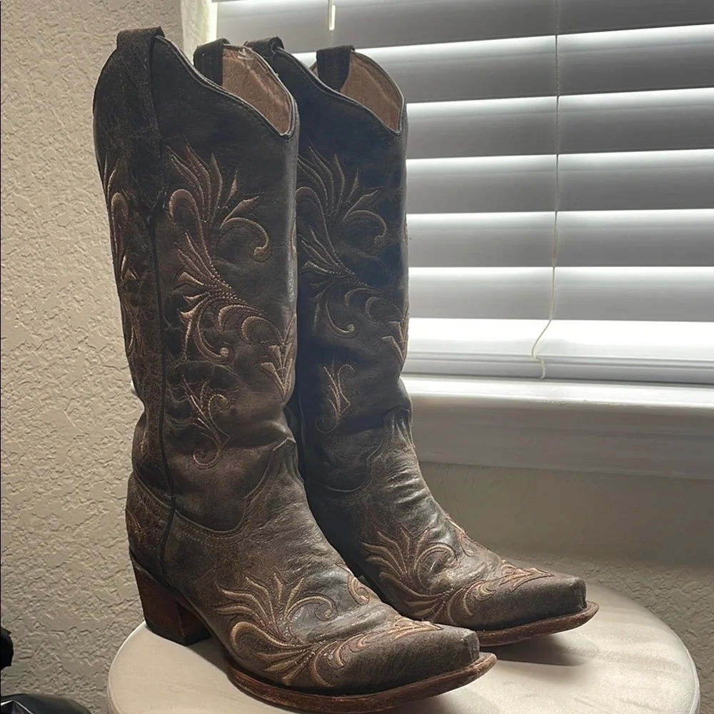 Circle G Brown Embroidered Heeled Boots - Picture 2 of 6